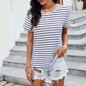 5/$30 🌺 SHEIN striped top, linen like material